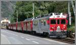 R 1617 nhert sich dem Bahnbergang bei der Grenzstation Campocologno.