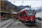R1633 mit ABe 8/12 3510 aus St.Moritz fährt in Poschiavo ein.