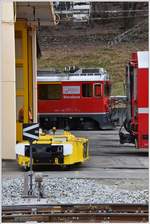 Taf 2/2 nennt sich der gelbe Rangierroboter, der zum Verschub von Eisenbahnfahrzeugen dient.Er bewegt sich auf Eisenbahnrädern, wie auf Gummipneus.