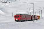 RhB Dampfschneeschleuderfahrt 2018   RhB ABe 4/4 II 47 und 46 unterwegs mit dem Schneeräumer Xk 9132 von Ospizio Bernina in Richtung Alp Grüm.