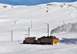 RhB Dampfschneeschleuderfahrt 2018 RhB Xrotd Nr. 9213 und das Bernina Krokodil Ge 4/4 Nr. 182 unterwegs zwischen Ospizio Bernina und Alp Grüm. Sonntag, 28. Januar 2018