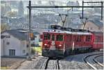 R1636 nach St.Moritz mit ABe 4/4 III 51  Poschiavo  und 54  Hakone  auf der neuen Doppelspur oberhalb Poschiavo. (14.10.2018)