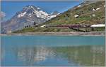 R4621 nach Tirano mit einem Allegra ABe 8/12 auf der Brücke am See gleich hinter Ospizio Bernina 2253m.