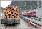 Haupttransportgut auf der Berninabahn ist Holz nach Italien.
ABe 4/4 44+54 fahren ab nach St.Moritz. (08.05.2007)