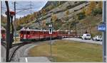 Zugskreuzung in Bernina Suot zwischen R4656 und Bernina Express PE975 mit ABe 4/4 III 54  Hakone  und 53  Tirano .