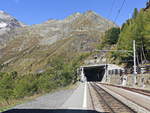 Tunnelausfahrt in den Bahnhof Alp Grüm - Richtung Tirano - am 10. Oktober 2019