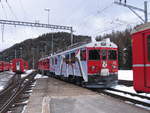 Die beiden ABe 4/4 III -Triebwagen Nr. 51 (Poschiavo)  Unesco Welterbe  und Nr. 53 (Tirano) haben umgesetzt um bald die Berninabahn nach Tirano zu bringen; St. Moritz, 18.04.2008

