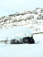 RhB Extradampfzug fr Graubnden Tours 3466.1 von km 24,000 nach Ospizio Bernina am 21.02.1998 am Lago Bianco mit Dampflok G 3/4 1 - B 2060 - D 4052 I - A 1102 - Xk 9398.
