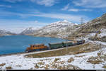 FairFotoFahrt am 10. Oktober 2020 mit dem Bernina-Krokodil Ge 4/4 182.<br>
Der Fotozug am Lago Bianco zwischen Ospizio Bernina und Alp Grüm.