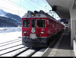 RhB - Triebwagen ABe 4/4  51 + ABe 4/4 53 als Regio in Richtung Bernina im Bahnhof von St. Moritz am 19.02.2021