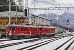 Als Regionalzug von St. Moritz nach Poschiavo kommen der ABe III 54 und 56 am 03.04.2022 in Pontresina an