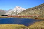 RhB Bernina-Express 973 von St.Moritz nach Tirano am 31.08.2007 bei Lago Pitschen mit Triebwagen ABe 4/4 II 49 - ABe 4/4 II 47 - Ap 1293 - Api 1301 - Bps 2515 - Bp 2524 - Bp 2523 - Bp 2521 - Hinweis: