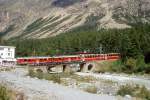 RhB Bernina-Express Treno Rosso 972 von Tirano nach St.Moritz am 31.08.2007 in Morteratsch mit Triebwagen ABe 4/4 III 54 - ABe 4/4 III 52 - Bp 2504 - Bp 2507 - Bp 2503 - Bps 2512 - Api 1303 - Ap 1292
