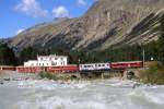 RhB Regionalzug 1641 von St.Moritz nach Tirano am 31.08.2007 in Morteratsch mit Triebwagen ABe 4/4 III 56 - ABe 4/4 III 51 - BD 2473 - AB 1545 - B 2233 - B 2453 - B 2457 - B 2094  