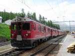2 ABe 4/4 II warten im Bahnhof auf den Gegenzug um als Regio nach Poschiva, Brusio bis nach Tirano zu fahren. Am 01.06.08 in Pontresina