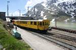 ABe 4/4 30 und ABe 4/4 34 fahren am 21.6.08 aus Richtung Alp Grm kommend in Ospizio Bernina ein.