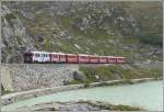 R1638 erreicht von Tirano kommend den Lago Bianco auf dem Berninapass.