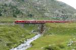 RhB - Regionalzug 1646 von Tirano nach St.Moritz am 17.08.2008 auf Unterer Berninabachbrcke mit Zweikraftlok Gem 4/4 801 - Triebwagen ABe 4/4 II 43 - AB 1542 - BD 2474 - B 2466 - B 2452 - B 2308 - B