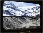 Als ideales Geschenk zum heutigen Muttertag, eine Fahrt ber die Bernina. So prsentiert sich der Palgletscher aus dem Zugsfenster in Alp Grm. (06.05.2009)
Weitere Fensterbilder unter:http://cosmopolitan.startbilder.de/