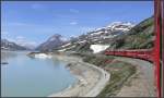 R1656 hat den Lago Bianco auf dem Berninapass erreicht. (18.06.2009)