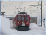 R1656 mit ABe 4/4 II 42 und einem B trifft als zweiter Zug dieses Tages in Ospizio Bernina ein. (01.12.2009)