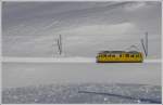 Entlang des zugefrorenen Lago Biancos nhert sich der Xe 9922 der Station Ospizio Bernina 2253m. Am nchsten Wochenende 16./17.01.2010 beginnen die Festivitten zum 100 jhrigen Jubilum der Berninalinie.
Infos unter: www.mybernina.ch (12.01.2010) 
