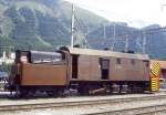 X rot d 9213 DAMPFSCHNEESCHLEUDER  am 31.08.1996 in Pontresina - Baujahr 1911 - SLM - 63,5t Dienstgewicht - LP 13,67m - V = 35km/h - Schleudern mit 12km/h - Mutation: ex Berninabahn G 2x3/3 1051 - 1943 RhB X rot d 13 - 1954 X rot d 9213 Hinweis: Ansicht solo von hinten, normalerweise wird die Dampfschneeschleuder auch bei Fotofahrten von einen Triebfahrzeug geschoben!