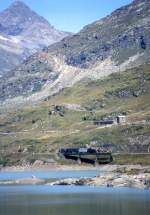 RhB Dampf-Extrazug fr GRUBNDEN TOURS 3419 von Ospizio Bernina nach km 25,000 am 26.08.2000 auf Brcke Am See mit Dampflok G 3/4 1 - Xk 9398 - B 2060 C 2012. Hinweis: dies ist der 3. Dampfzugeinsatz auf der Berninalinie seit Bahnbau! Brcke Am See erbaut 1949 - Brckenmitte bei km 22,910 - Lnge 46,10m - 300er-Teleaufnahme freihand, Entfernung 1600m!  
