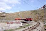 RhB Regionalzug 411 von  St.Moritz nach Tirano am 04.06.1992 am Lago Bianco kurz vor Ospizio Bernina mit den Triebwagen ABe 4/4II 49 - 2Rw. Hinweis: Regionalzge werden bei wenig Fahrgastaufkommen mit Gterwagen voll ausgelastet. ABe 4/4II-Triebwagen einzeln haben 70t zulssige Zughakenlast.
