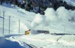 RhB Dampfschneeschleuderfahrtextrazug fr GRAUBNDEN TOURS 4411 von Bernina Suot nach Bernina Lagalb am 08.02.1997 etwa 500m oberhalb Bernina Suot mit Xrot d 9213 - ABe 4/4II 48.