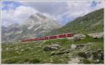 Vor dem Piz Alv 2974m nhert sich R1641 der Arlas Galerie und somit fast die Passhhe am Bernina. (14.07.2010)