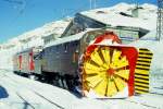 RhB DAMPFSCHNEESCHLEUDERZUG 4421 fr GRAUBNDEN TOURS am 08.02.1997 von Ospizio Bernina nach Lago Bianco km 25,000 in Ospizio Bernia mit Xrot d 9213 - ABe 4/4II 48
