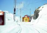 RhB DAMPFSCHNEESCHLEUDERZUG 4421 fr GRAUBNDEN TOURS am 08.02.1997 von Ospizio Bernina nach Lago Bianco km 25,000 bei Rckfahrt am Einfahrtsignal von Ospizio Bernina mit Triebwagen ABe 4/4II 48 -