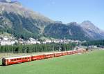 RhB REGIONALZUG 441 von St.Moritz nach Tirano am 28.08.1998 kurz vor Pontresina mit Triebwagen ABe 4/4II 44 - ABe 4/4III 55 - DZ 4037 - DZ 4035 - B - B - B - B - B - D 4204 - AB. Hinweis: Bernina-Zug mit seltenen 3 Gepckwagen in einer Kompo! Die letzten 2 Stammnetzwagen weurden nach Pontresina berfhrt.
