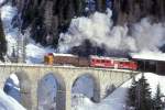 RhB DAMPFSCHNEESCHLEUDER-Extrazug fr GRAUBNDEN TOURS 9448 von Cavaglia nach Alp Grm am 31.01.1998 auf Val Pila-Viadukt mit Dampfschneeschleuder X rot d 9213 - Triebwagen ABe 4/4II 41.