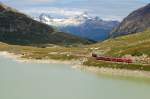 ABe 4/4 II 49+46 der RhB mit D 961 (Bernina-Express) am Lago Bianco bei Ospizio Bernina (08.08.2010)