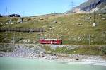 RhB Extra-DIENSTZUG 9443 von Pontresina nach Alp Grm am 26.08.2000 am Lago Bianco kurz vor Ospizio Bernina mit Triebwagen ABe 4/4II 48 solo fr Zug 474.