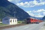RhB REGIONALZUG 480 von Tirano nach St.Moritz am 29.08.1993 in Cantoneria mit Triebwagen ABe 4/4II 47 - ABe 4/4II 43 - BD 2472 - B 2465 - B 2463 - B 2313 - A - B 2452. Hinweis: Cantoneria war frher eine reine Kreuzungs- und Dienststation zwischen Miralago und Poschiavo, heute auch Haltepunkt mit den neuen Diensthuschen.
