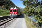 Regio nach Tirano beim Lago di Poschiavo zwischen Le Prese und Miralago.Rechts die alte Kantonsstrasse.12.10.11 

