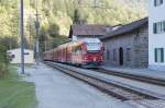 Durchfahrt des Bernina Express nach St.Moritz in Miralago.