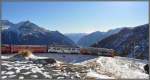 Ein paar Bilder von der Alp Grm. BerninaExpress R1625 mit ABe 4/4 III 55  Diavolezza  und 51  Poschiavo . Blick Richtung Puschlav mit dem Lago di Poschiavo, an dessen Ende Miralago liegt und wo es weiter hinuntergeht nach Brusio und Tirano. (08.12.2011)