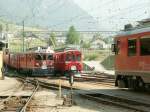 Einfahrt eines Zuges von St.Moritz nach Tirano in den Bhf.Poschiavo.Hier wartet bereits der Zug nach St.Moritz auf seine Ausfahrt.Poschiavo 10.06.06.