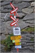  Achtung Zug  - Fussgngerbergang in der Station Alp Grm.