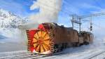 Dampfschneeschleuder-Sonderfahrt mit Xrotd 6/6 9213 und Bernina-Krokodil Ge 4/4 182 in der Station Ospizio Bernina.