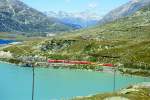 RhB Regionalzug 450 von Tirano nach St.Moritz am 04.09.1997 am Lago Bianco zwischen Ospizio Bernina und Bernina Lagalb mit Zweikraftlok Gem 4/4 802 - Triebwagen ABe 4/4 III 56 - 2x B - 2x B - A. Hinweis: gescanntes Dia
