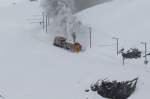 Am 23.02.2013 fhrt die Dampfschneeschleuder Xrotd 9213 gemeinsam mit dem Bernina-Krokodil Ge 4/4 182 dem Lago Bianco entlang Richtung Ospizio Bernina.