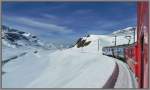 R1652 mit ABe 4/4 III 51  Poschiavo  und 53  Tirano  auf der Fahrt Richtung Norden kurz vor der Bernina Passhhe.