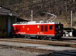 Bernina Bahn,Zweikraftlok Gem 4/4 vor dem Depot in Poschiavo am 11.04.03