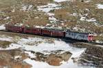 Die zwei RhB ABe 4/4 III 51  Poschiavo  (Unesco-Werbung) und 52  Brusio  bremsen ihren Regio nach Tirano bergab Richtung Alp Grüm. 12.12.2013