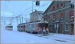 Der erste Regio aus Poschiavo mit zwei ABe 4/4 III ist in Ospizio Bernina eingetroffen und wartet auf die zurückkehrende Schleuderfahrt.